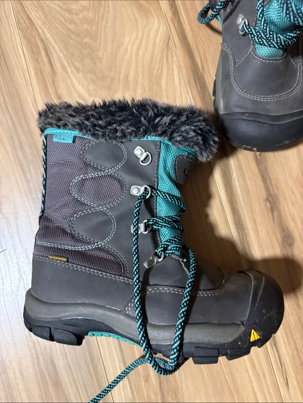 Keen Gray and Teal Women's Insulated Winter Boots with Faux-Fur Collar